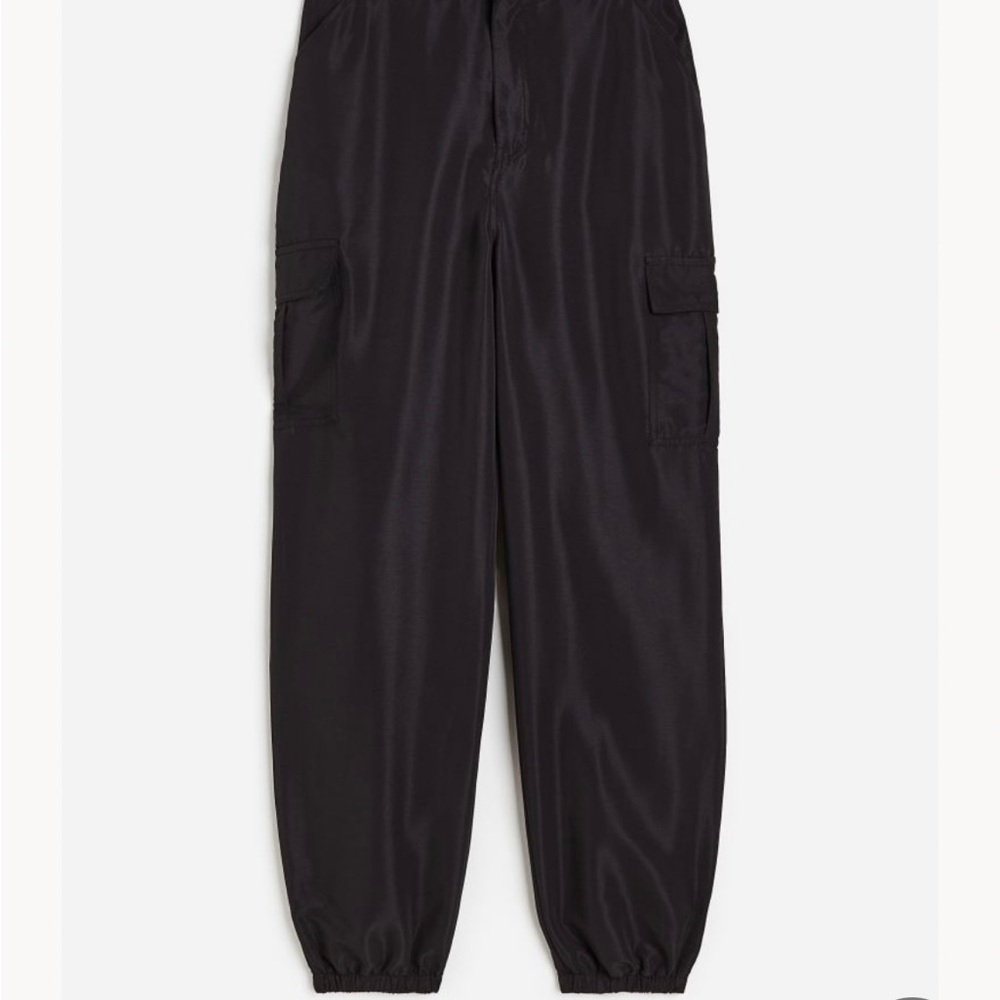 H&M black cargo pants with high waist. Size XL.